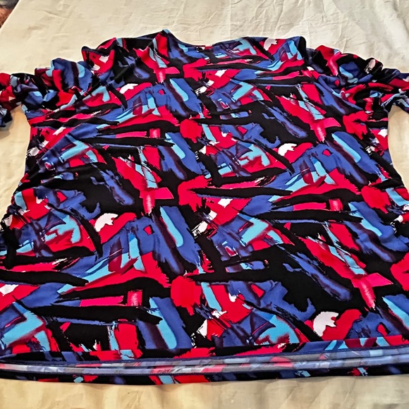 TOP, STRETCH, RED/BLUE/BLACK/WHITE/LT BLUE COMBO, SIZE 3X, ¾ SLEEVES, CREW NECK, - Picture 10 of 10